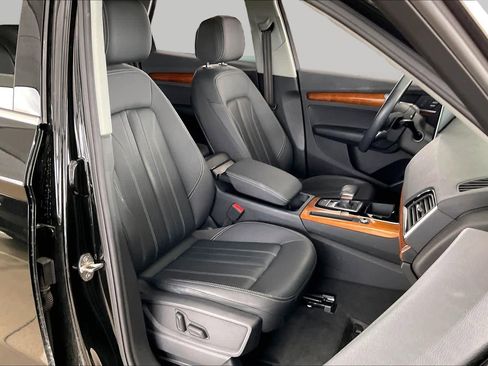 Used 2023 Audi Q5 2.0T Premium w/ Convenience Package AWD/4WD image 9