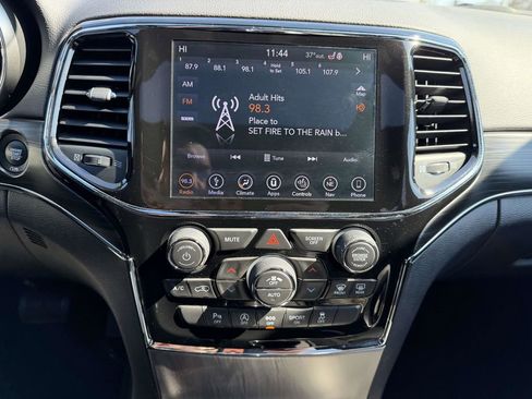 Used 2019 Jeep Grand Cherokee Limited image 32