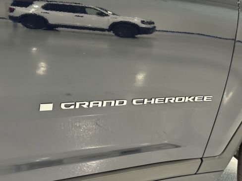 Used 2023 Jeep Grand Cherokee Limited image 45