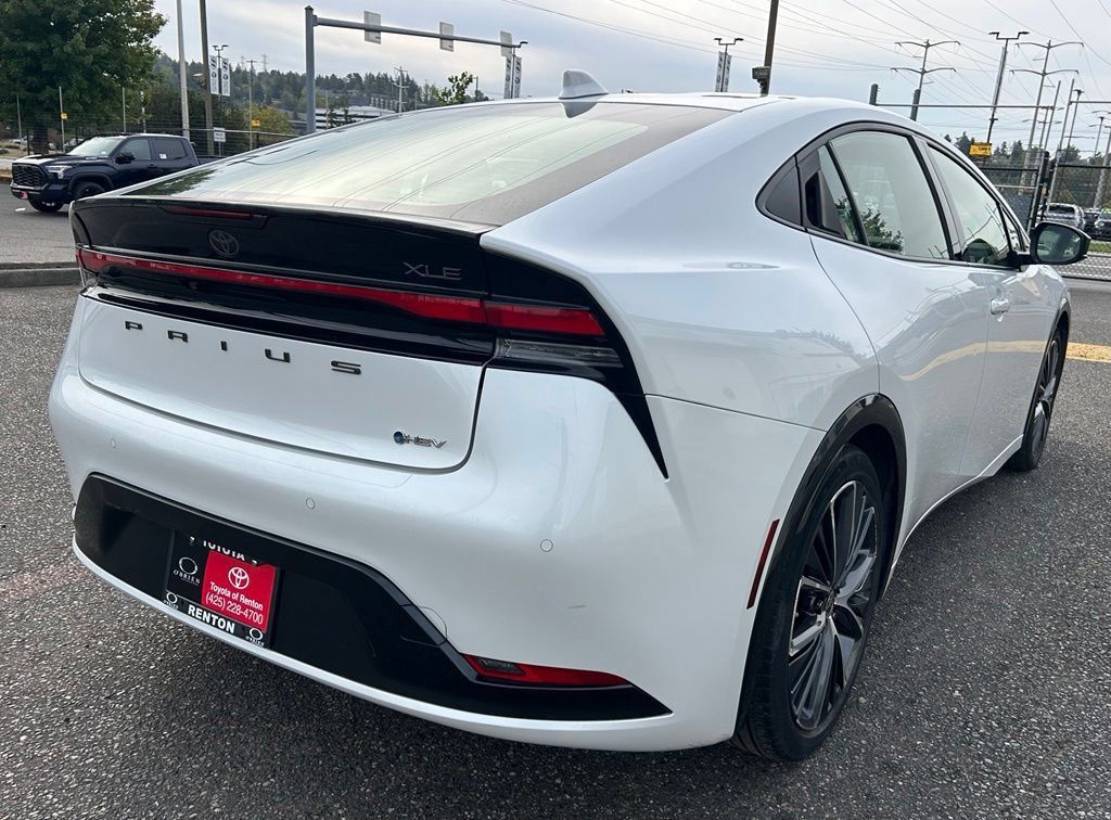 Certified 2023 Toyota Prius XLE FWD image 5