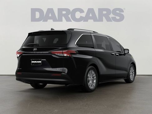 New 2026 Toyota Sienna XLE AWD/4WD image 7