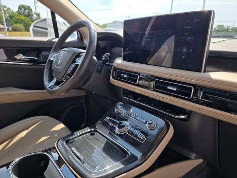 Used 2022 Lincoln Nautilus Reserve w/ Equipment Group 201A image 15