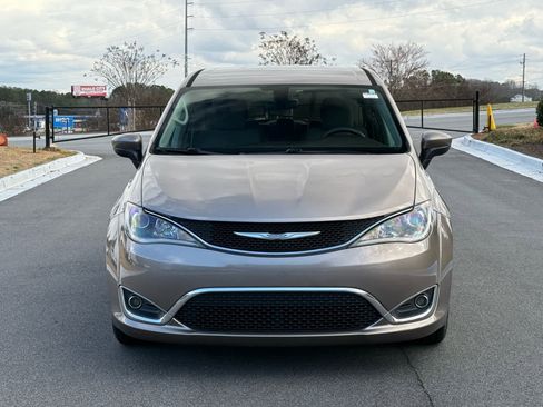 Used 2017 Chrysler Pacifica Touring Plus w/ Tire & Wheel Group image 8