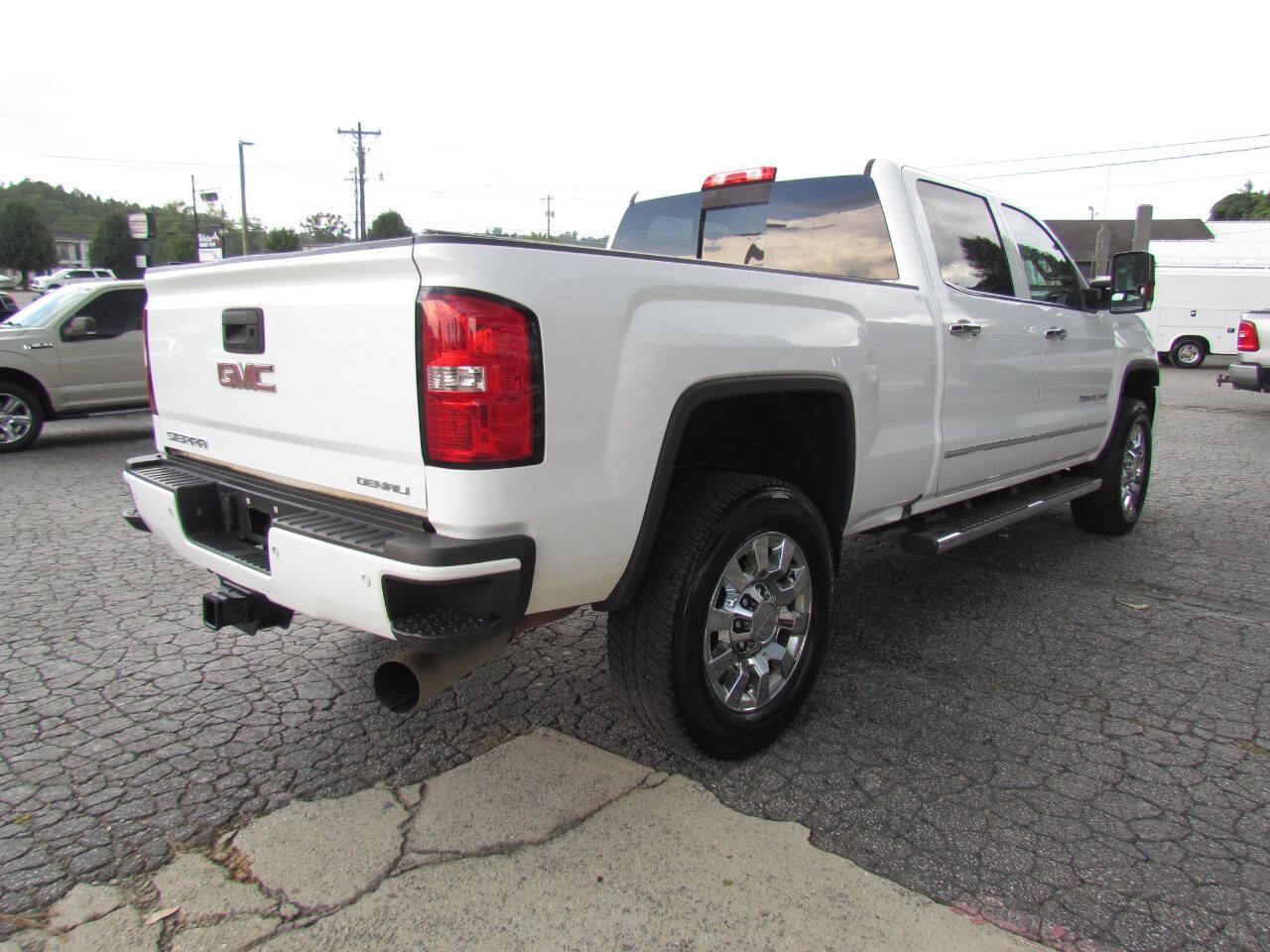 Used 2019 GMC Sierra 2500 Denali w/ Duramax Plus Package AWD/4WD image 5