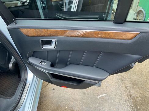 Used 2015 Mercedes-Benz E 400 Sedan w/ Driver Assistance Package image 8