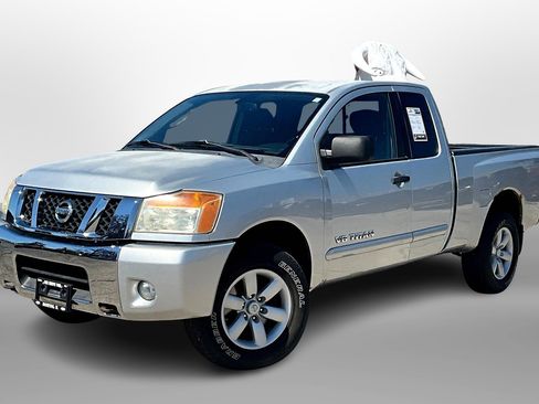 Used 2010 Nissan Titan SE w/ SE Value Truck Pkg image 13