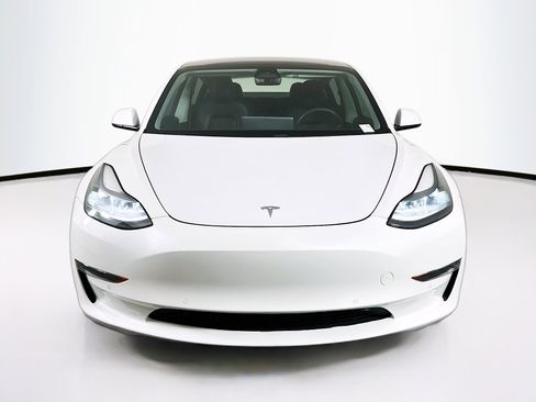 Used 2021 Tesla Model 3 Standard Range Plus image 2