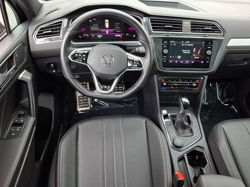 Used 2023 Volkswagen Tiguan SE R-Line image 11