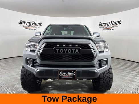 Used 2021 Toyota Tacoma SR5 AWD/4WD image 3