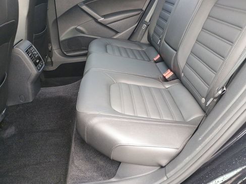 Used 2018 Volkswagen Passat 2.0T SEL Premium image 16