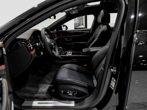 Used 2024 Bentley Flying Spur V8 image 7