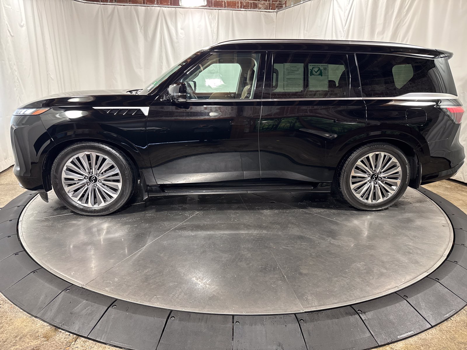 Certified 2025 INFINITI QX80 Luxe AWD/4WD image 6