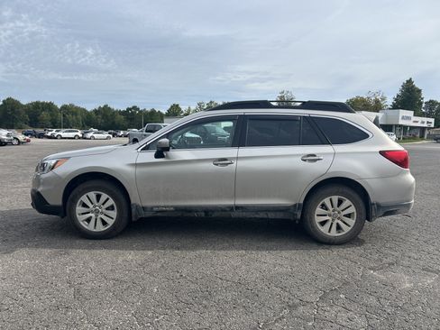 Used 2017 Subaru Outback 2.5i Premium AWD/4WD image 7