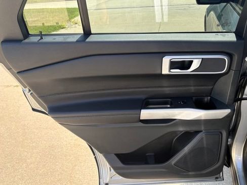 Used 2020 Ford Explorer XLT w/ Equipment Group 202A AWD/4WD image 21