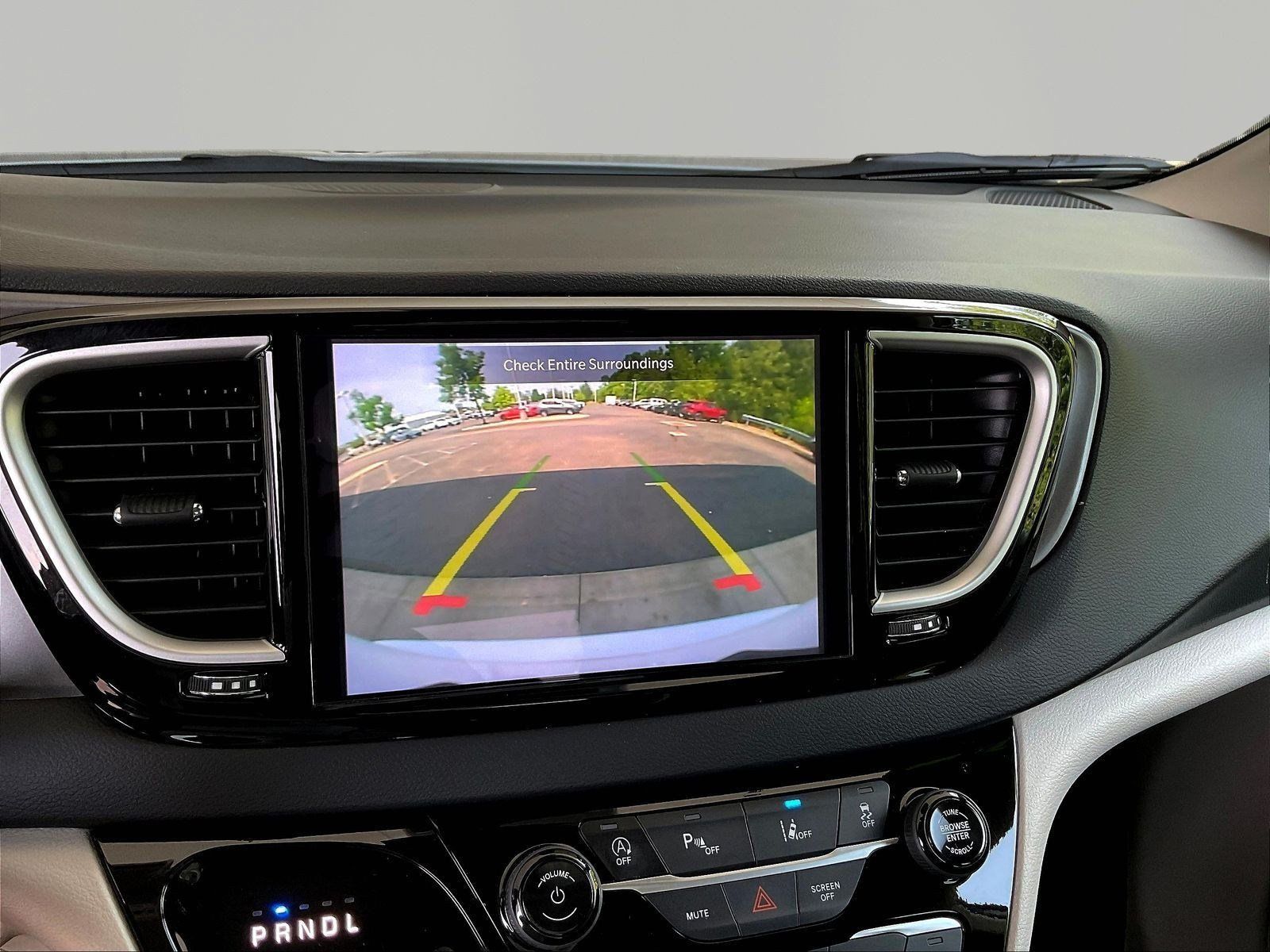 Used 2024 Chrysler Pacifica Touring-L FWD image 14