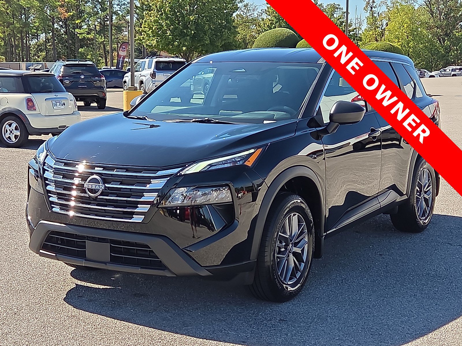 Used 2026 Nissan Rogue S FWD image 2