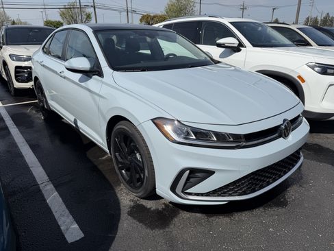 New 2026 Volkswagen Jetta SE FWD image 2