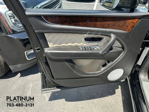 Used 2017 Bentley Bentayga AWD/4WD image 19