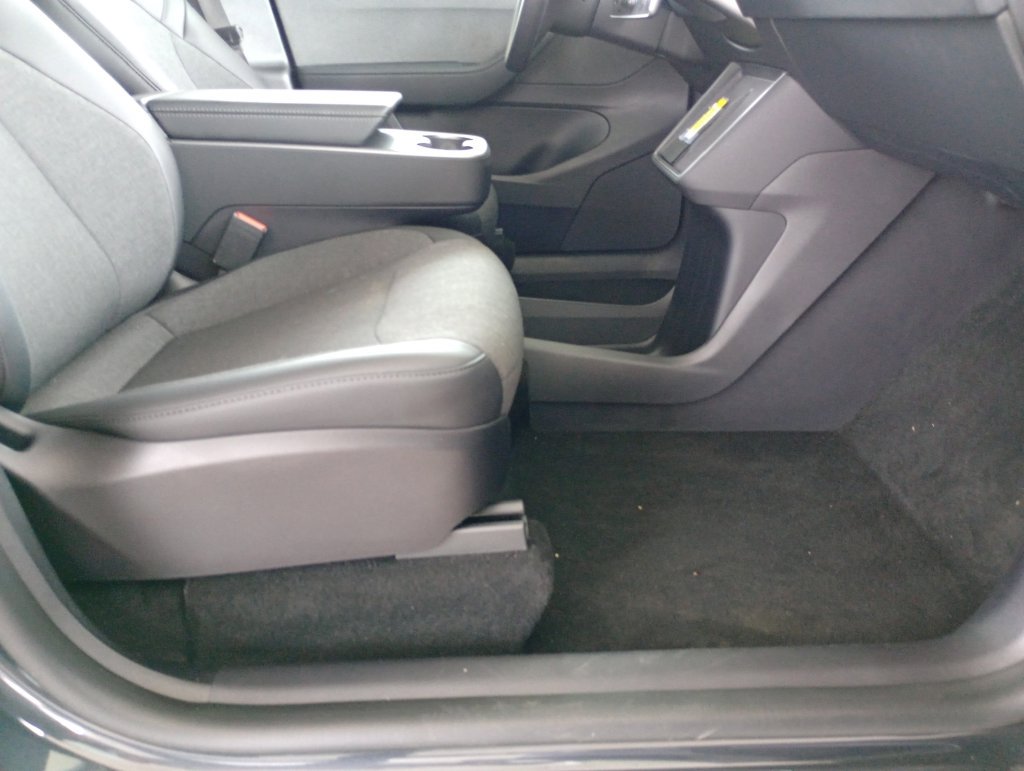 Used 2026 Tesla Model Y Long Range RWD image 21