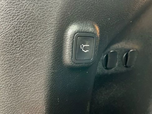 Used 2019 Jeep Cherokee Limited image 25