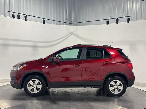 Used 2022 Chevrolet Trax LT w/ LT Convenience Package AWD/4WD image 16