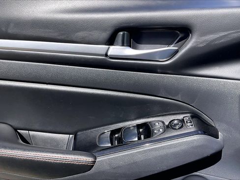 Used 2024 Nissan Altima 2.5 SR image 34