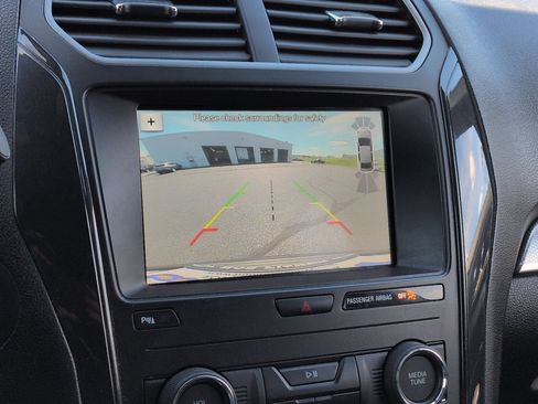 Used 2019 Ford Explorer XLT w/ Equipment Group 202A AWD/4WD image 15