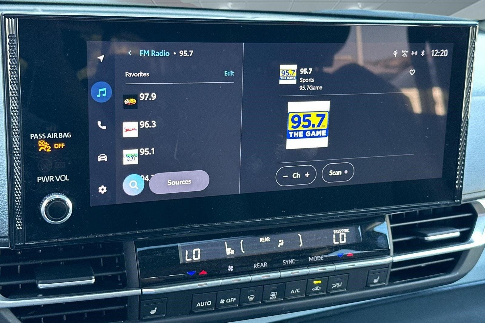 Used 2026 Toyota Sienna XLE FWD image 20