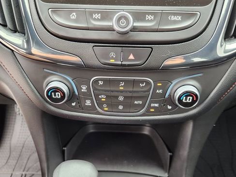 Used 2022 Chevrolet Equinox RS w/ RS Leather Package FWD image 18