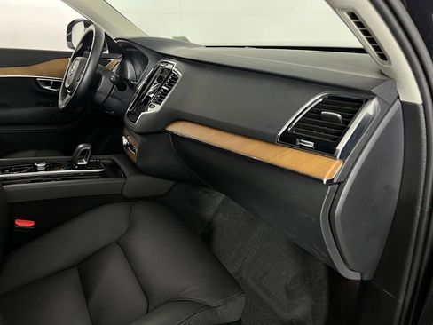 Used 2025 Volvo XC90 B6 Plus image 33