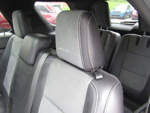 Used 2015 Ford Explorer XLT w/ Equipment Group 202B AWD/4WD image 20
