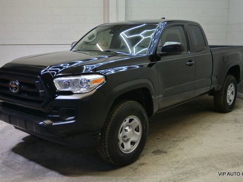 Used 2020 Toyota Tacoma SR image 2