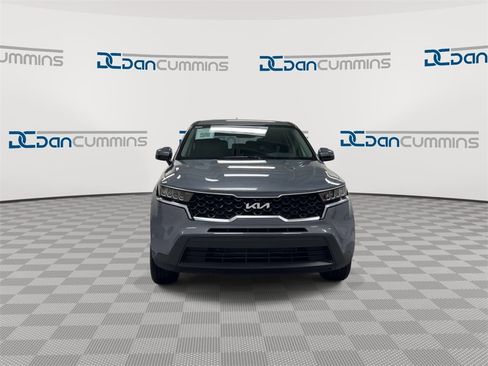 Used 2023 Kia Sorento LX image 3