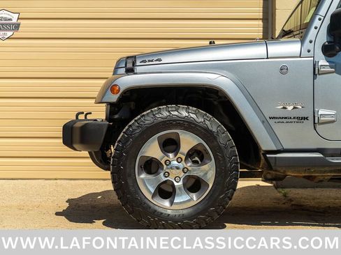 Used 2018 Jeep Wrangler Unlimited Sahara w/ Dual Top Group AWD/4WD image 51