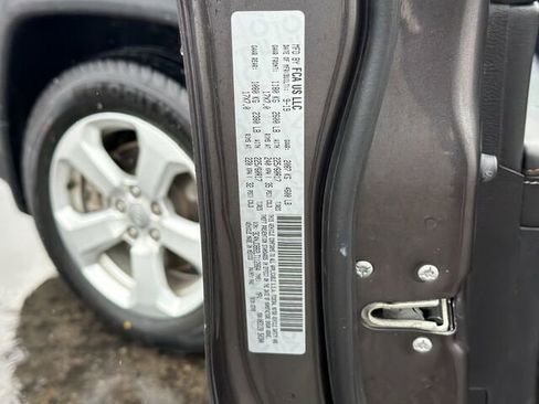 Used 2020 Jeep Compass Latitude w/ Popular Equipment Group image 36