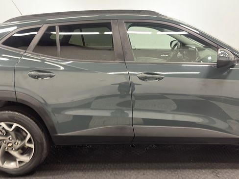 Used 2025 Chevrolet Trax LT FWD image 20