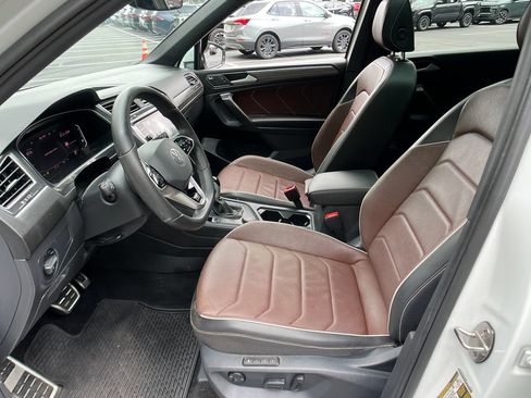 Used 2024 Volkswagen Tiguan SEL R-Line AWD/4WD image 9