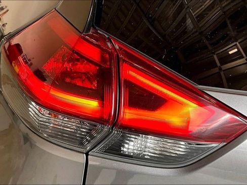 Used 2019 Nissan Rogue SV w/ Premium Package image 23