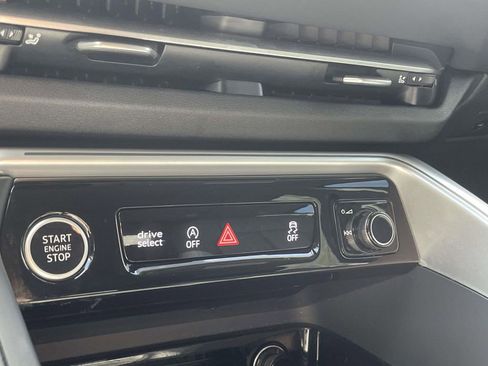 Used 2025 Audi Q5 Premium image 22