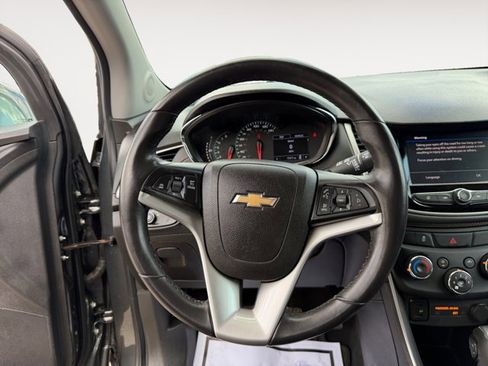 Used 2020 Chevrolet Trax LT w/ LT Convenience Package AWD/4WD image 12