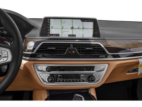 Used 2019 BMW 740i xDrive AWD/4WD image 13