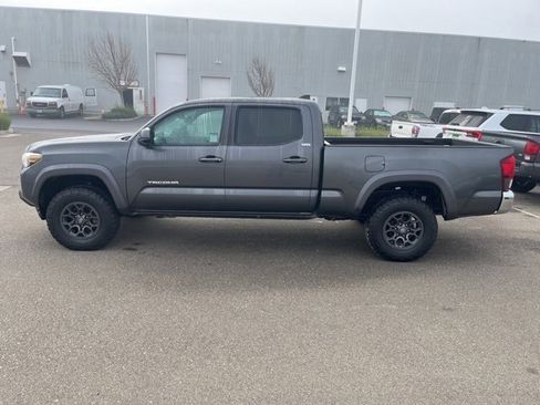 Used 2018 Toyota Tacoma SR5 image 8