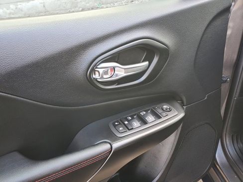 Certified 2022 Jeep Cherokee Trailhawk image 9