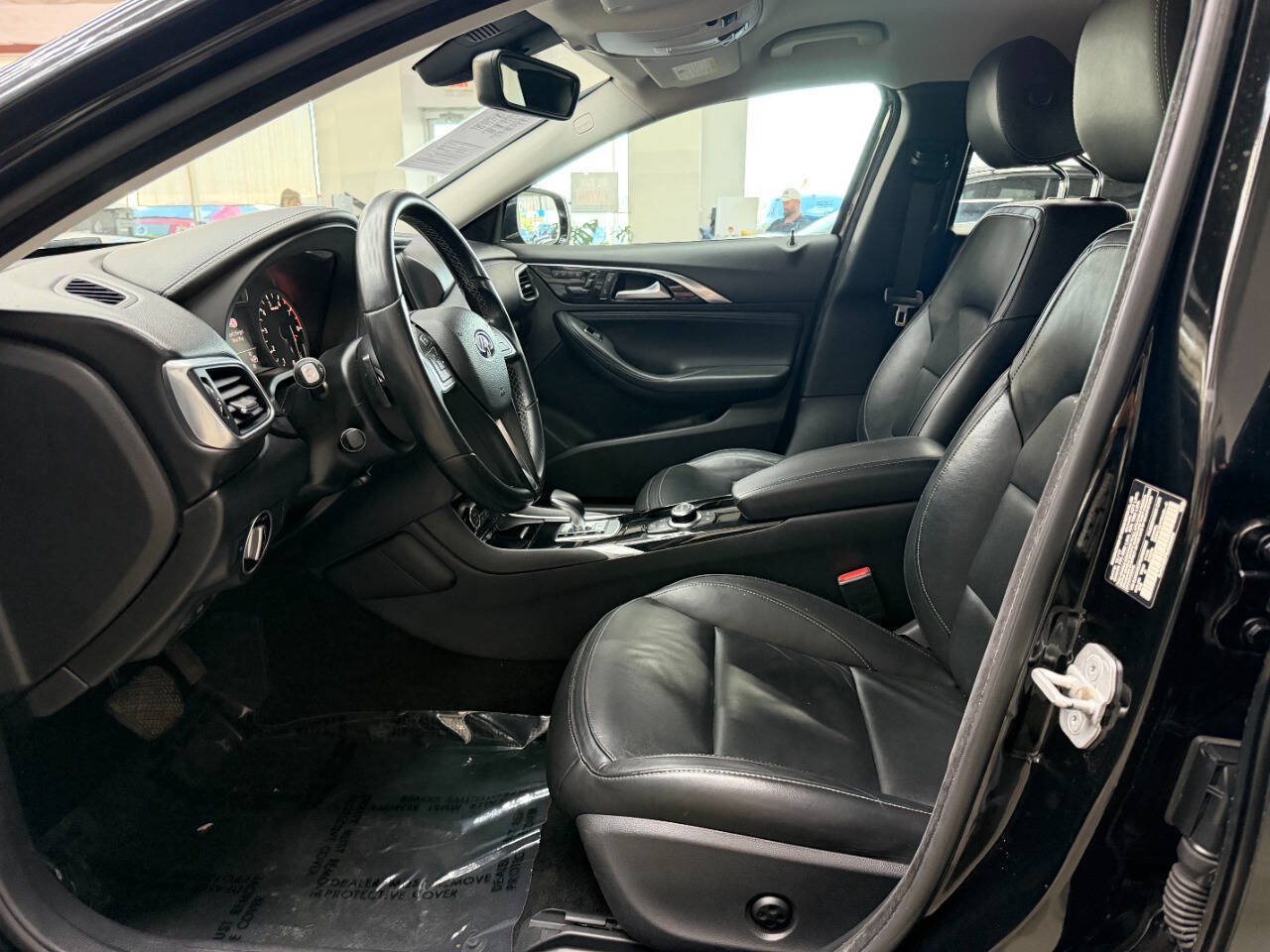 Used 2018 INFINITI QX30 FWD image 11