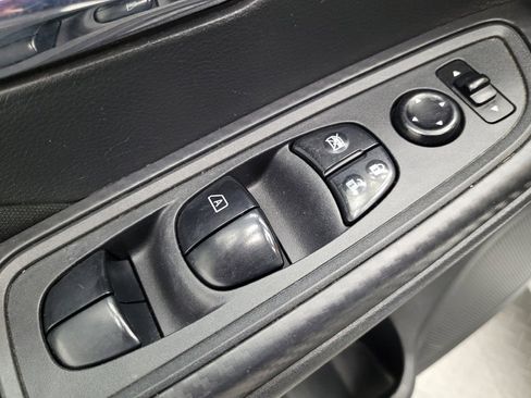 Used 2021 Nissan Versa SV FWD image 27