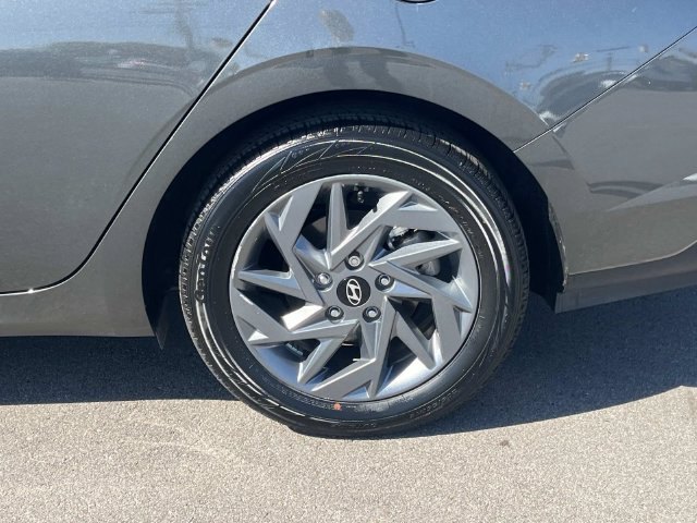 Certified 2024 Hyundai Elantra SEL FWD image 11