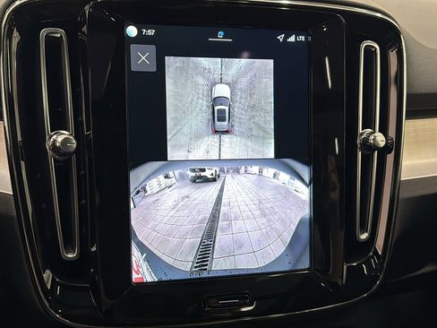 Used 2026 Volvo XC40 B4 Plus w/ Climate Package image 18