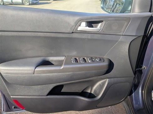 Used 2022 Kia Sportage LX image 17