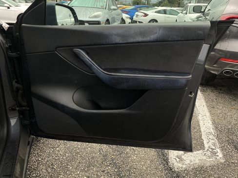 Used 2021 Tesla Model Y Long Range image 21