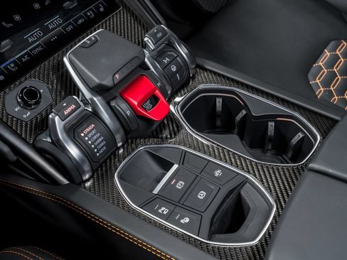 Used 2022 Lamborghini Urus AWD/4WD image 28